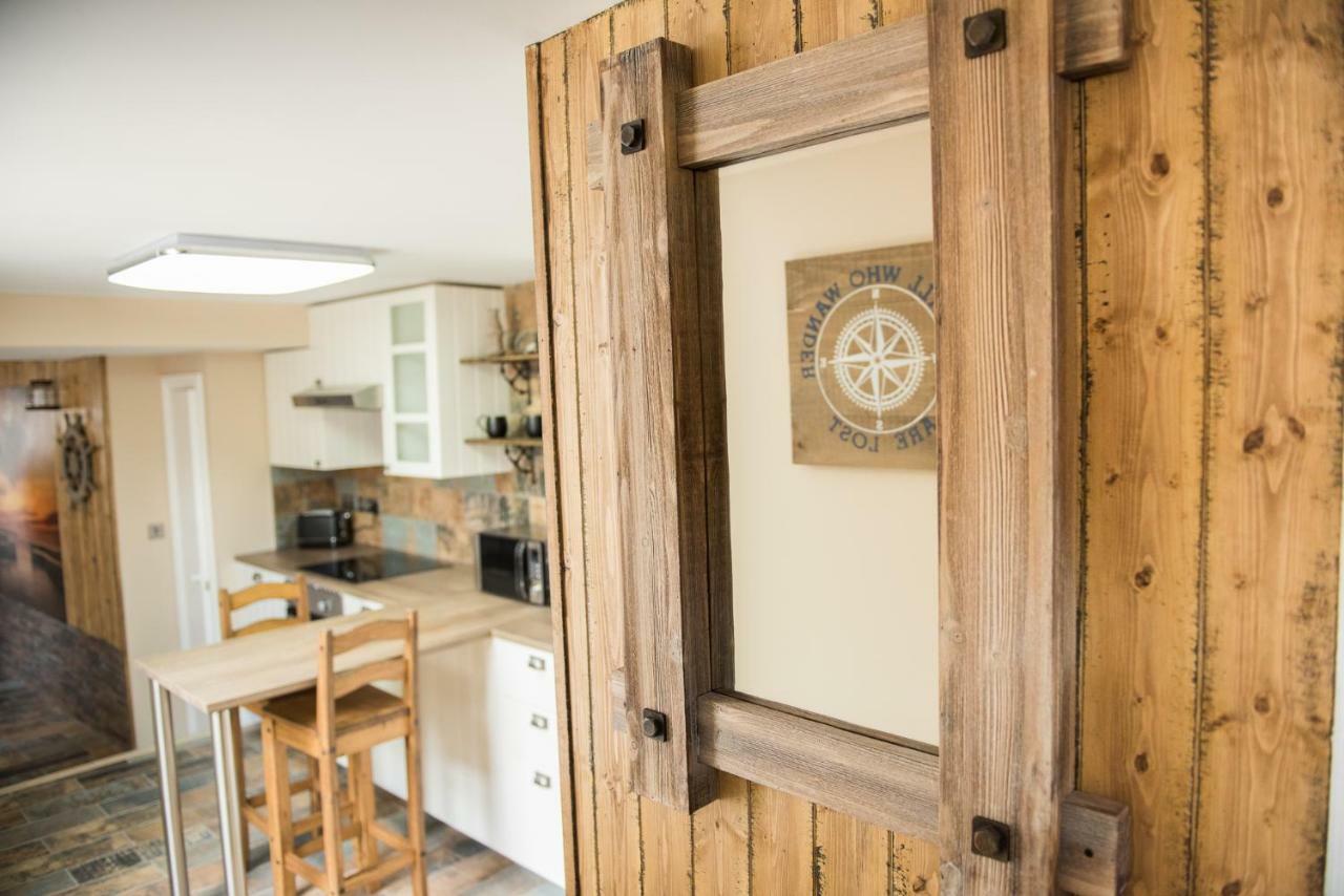 Deluxe Rustic Charlestown Themed Apartment セント・オーステル エクステリア 写真