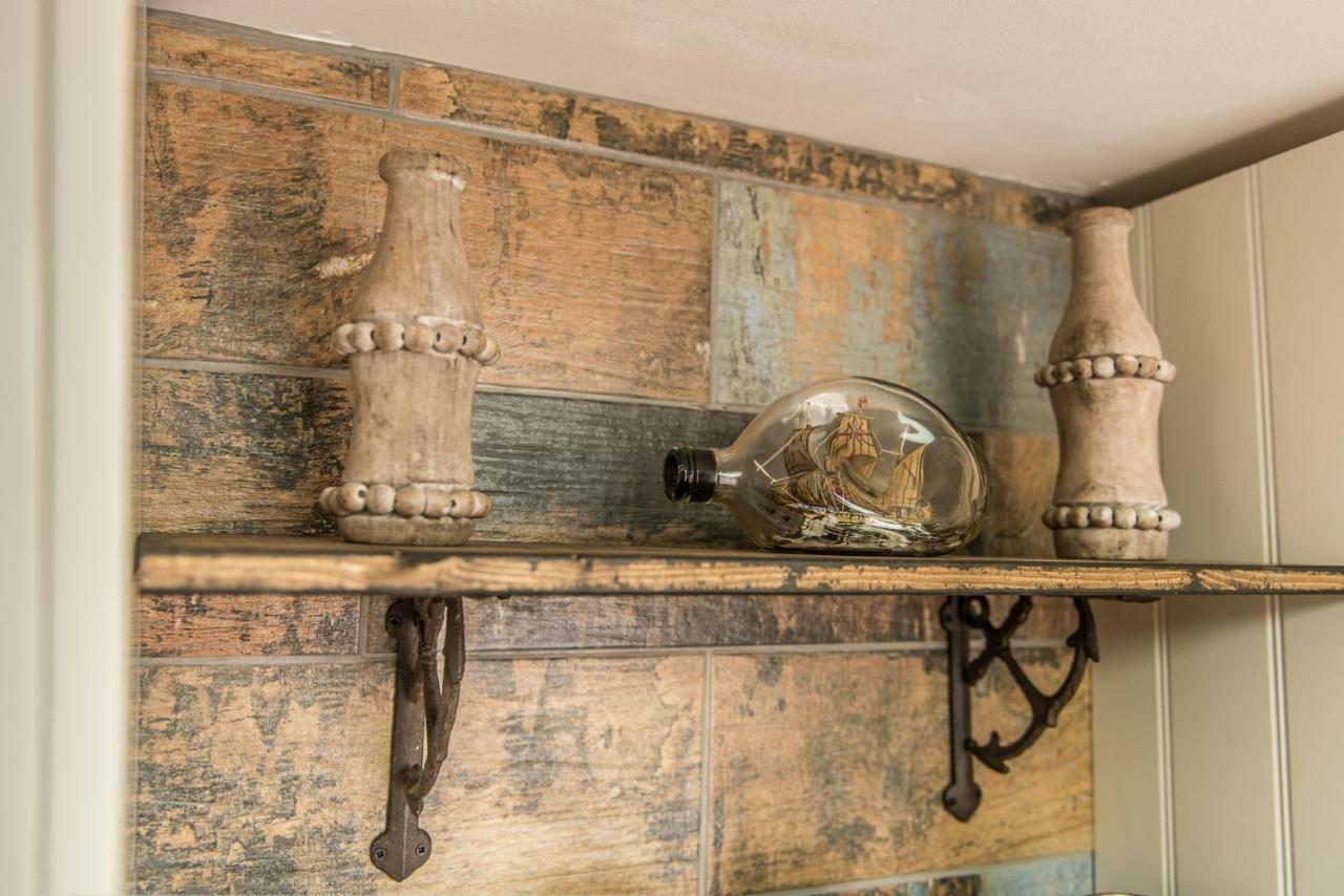 Deluxe Rustic Charlestown Themed Apartment セント・オーステル エクステリア 写真