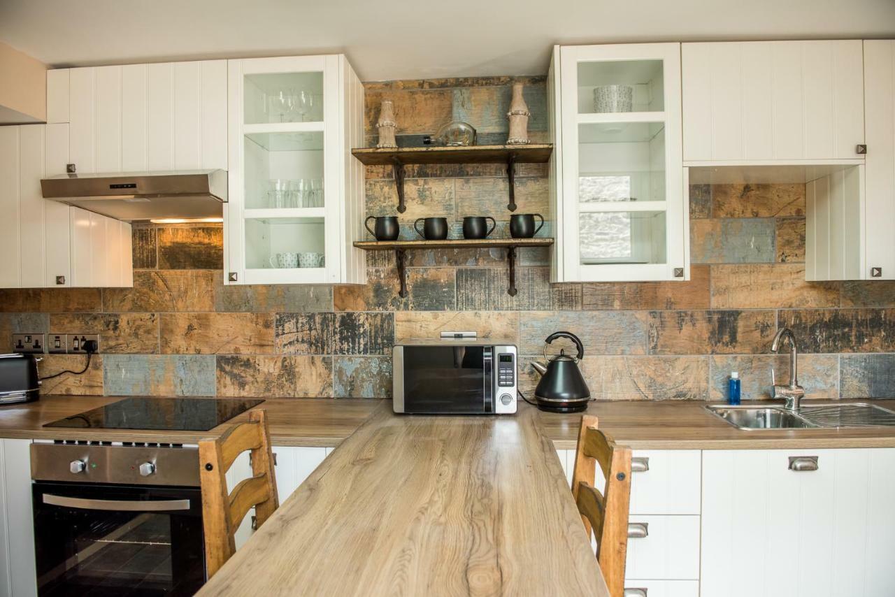 Deluxe Rustic Charlestown Themed Apartment セント・オーステル エクステリア 写真