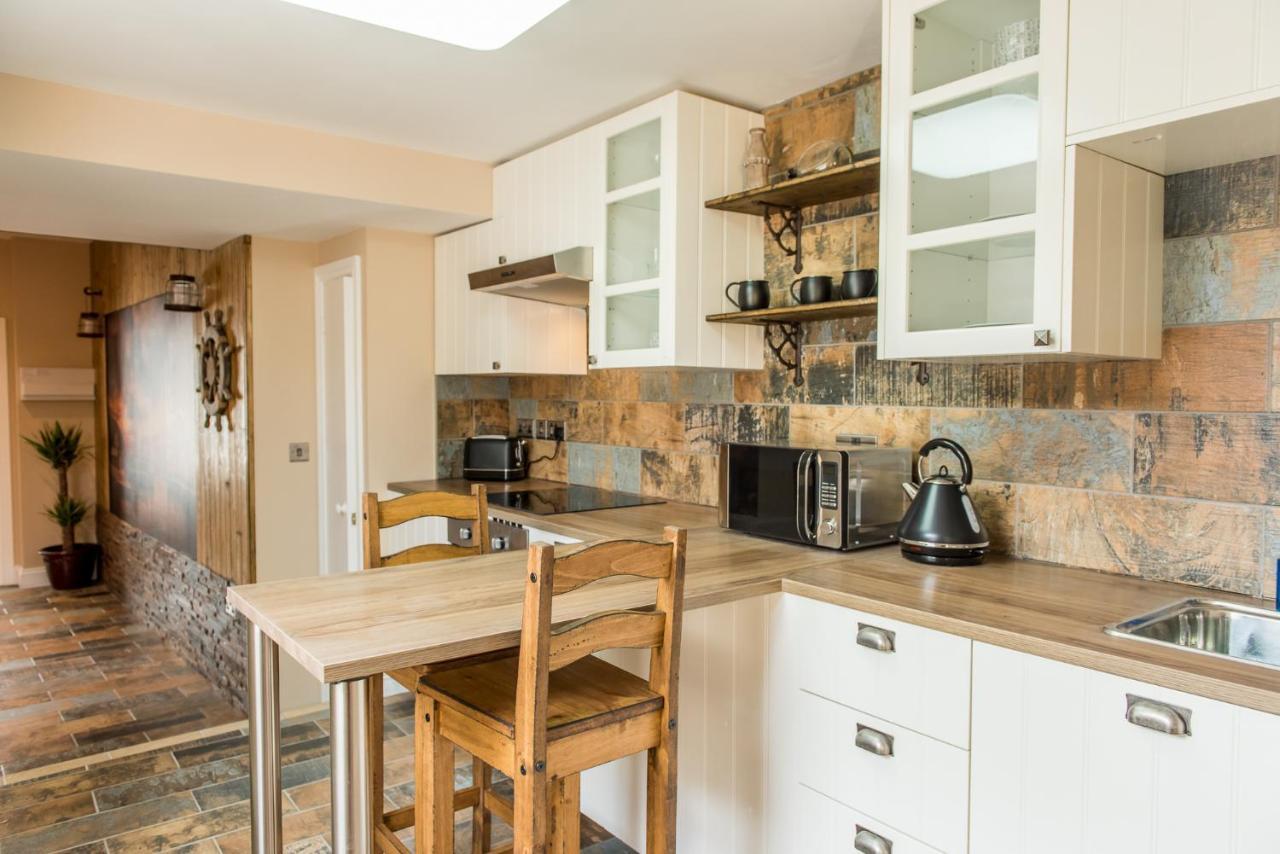 Deluxe Rustic Charlestown Themed Apartment セント・オーステル エクステリア 写真