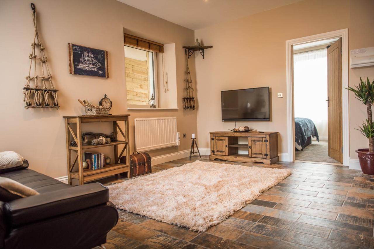 Deluxe Rustic Charlestown Themed Apartment セント・オーステル エクステリア 写真