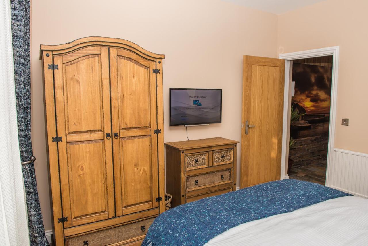 Deluxe Rustic Charlestown Themed Apartment セント・オーステル エクステリア 写真
