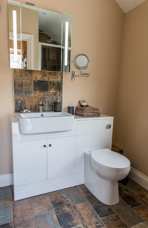 Deluxe Rustic Charlestown Themed Apartment セント・オーステル エクステリア 写真